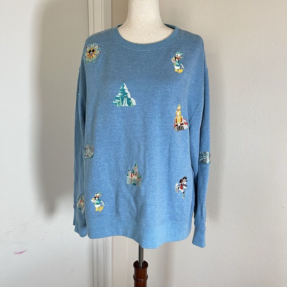 Disney Sweatshirt Unisex XL Crewneck Embroidered Mickey Donald Castle Park